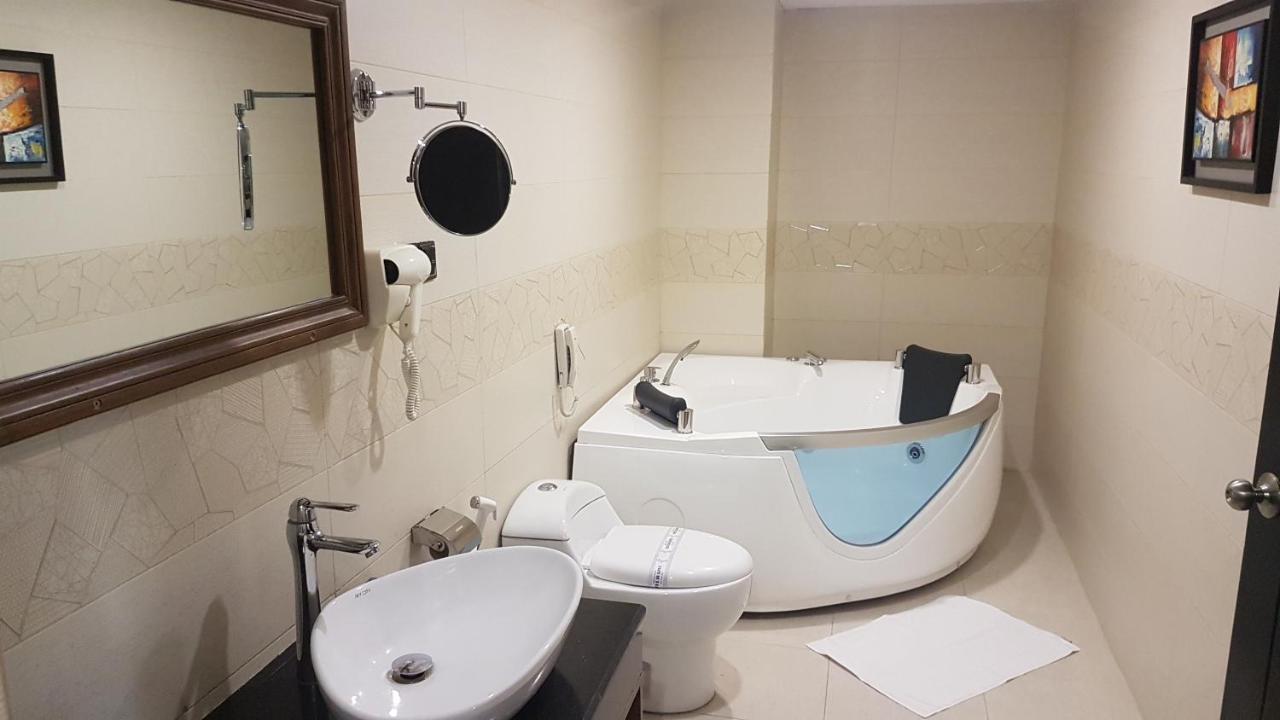 Sky City Hotel Dhaka Extérieur photo