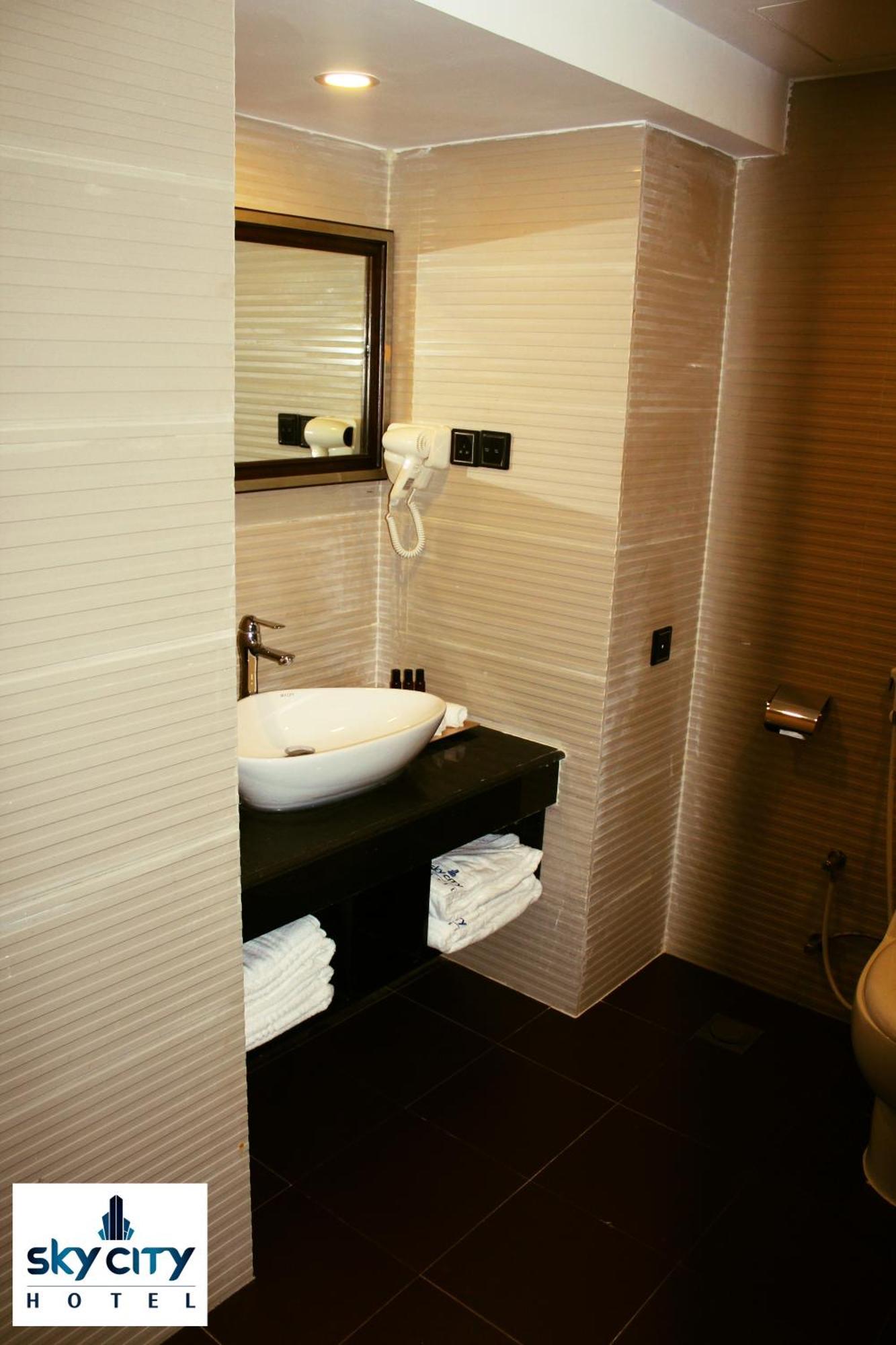 Sky City Hotel Dhaka Extérieur photo